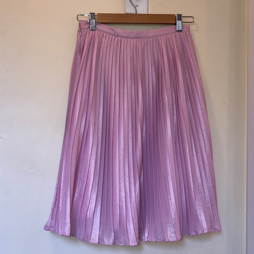 Cute pink pleated skirt